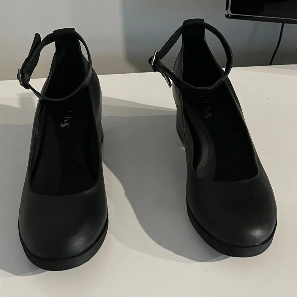 Kork-Ease Classic Black‎ Ankle Strap Heels. Size 8